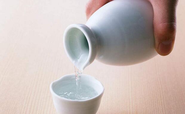 食客點(diǎn)了酒水后2人死亡，火鍋店老板被捕