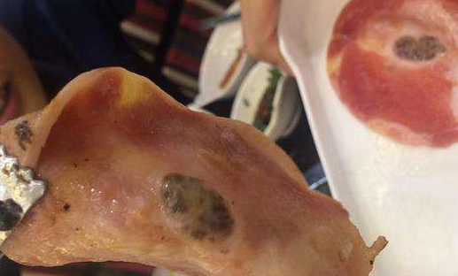 顧客在海口愛(ài)尚客餐廳吃到“惡心”烤肉？商家回應(yīng)：是積血肉