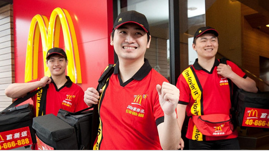 與 UberEats 合作，四分之一的美國(guó)麥當(dāng)勞餐廳月底都能送外賣(mài)了
