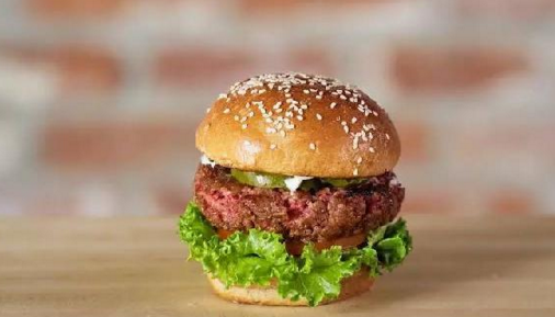 人造牛肉價格四年降了 96%，但還要 3.7 萬元一斤|餐飲界