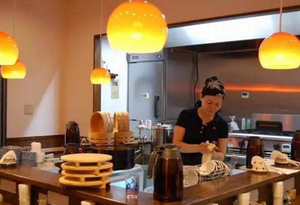 一人玩轉一家餐廳！這位日本女工程師把效率和眾包發(fā)揮到了極致