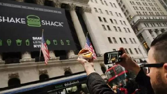 美國漢堡網(wǎng)紅“Shake Shack”要來上海開店了，不過要等到2019年