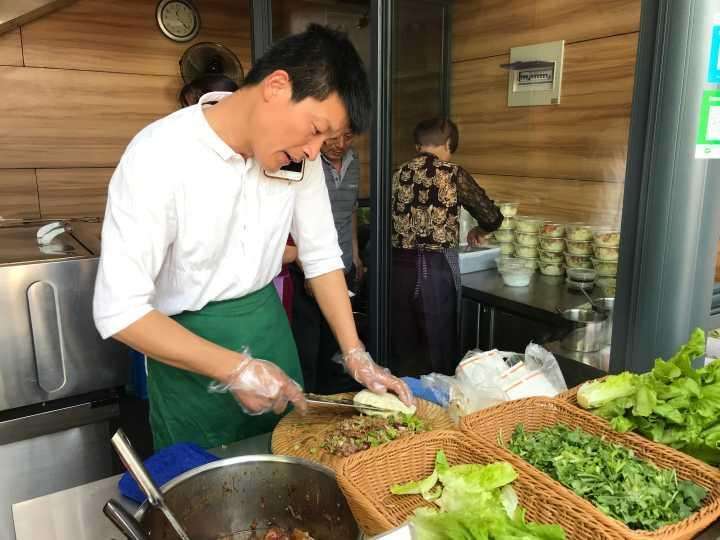 李巖：18年守住一個肉夾饃，他的小店成了地標