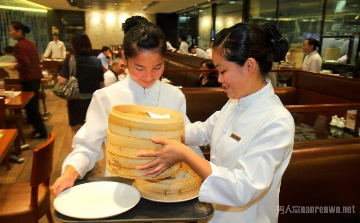 16歲女孩飯店打工20天，結(jié)算工資時(shí)卻欠老板195元|餐飲界