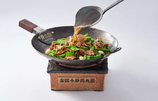 一盤辣椒炒肉，能撐起費大廚的“出湘記”嗎？