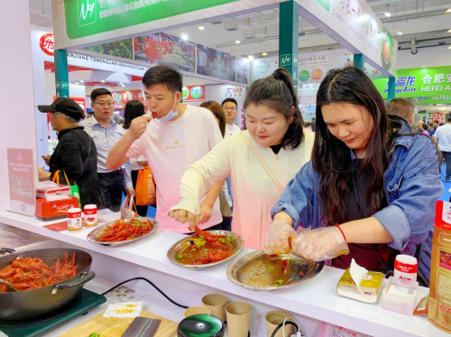 辣成“國民口味”小小辣椒引領(lǐng)新消費(fèi)時(shí)代趨勢|餐飲界