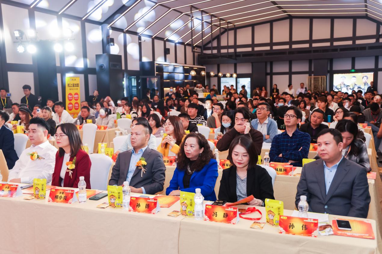 板栗界的“炒王”！上海小伙年炒20噸，勇奪板栗炒制大賽冠軍|餐飲界