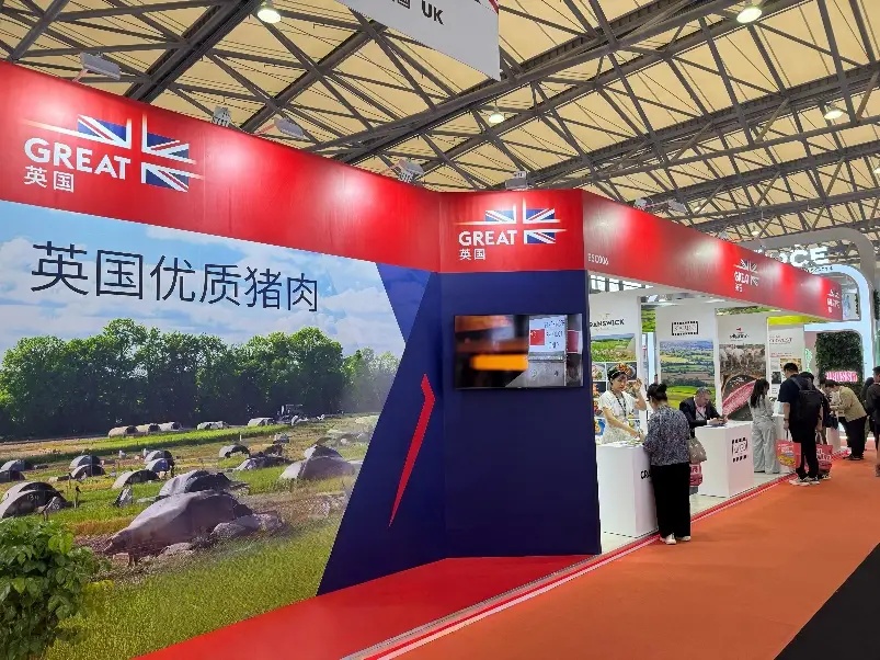 英國農(nóng)業(yè)與園藝發(fā)展委員會亮相2025年SIAL西雅國際食品和飲料展覽會 優(yōu)質(zhì)英國豬肉全面呈現(xiàn)，深化中英食品行業(yè)合作|餐飲界