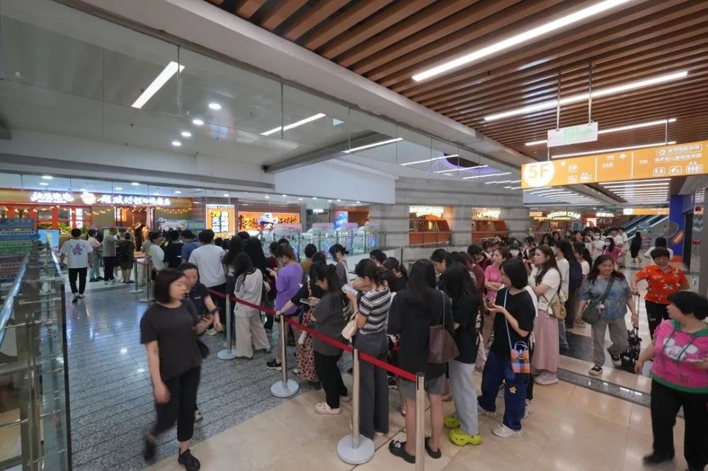 登頂熱搜，這家烤肉店憑何讓頂流商圈為之瘋狂？|餐飲界