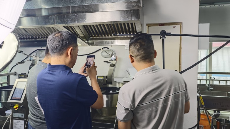 炒菜機(jī)器人席卷餐飲，預(yù)制菜迎來終結(jié)者？