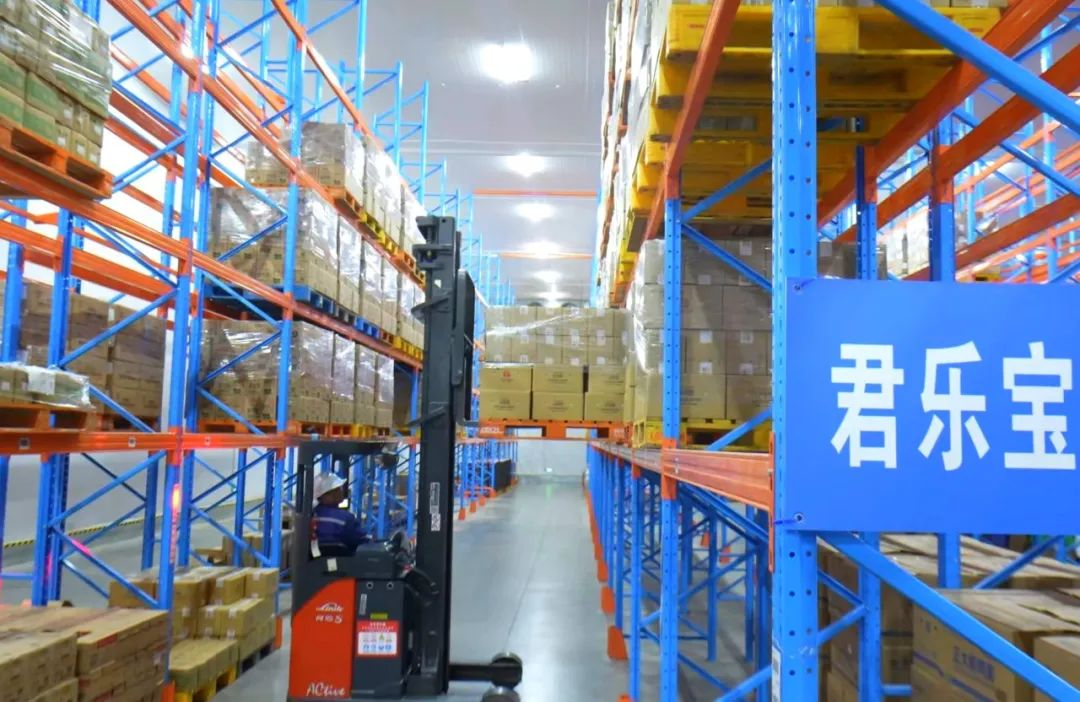 蜀?！辆龢?lè)寶戰(zhàn)略合作升級(jí)，打造全國(guó)極速冷鏈網(wǎng)，破解短保鮮奶配送難題|餐飲界