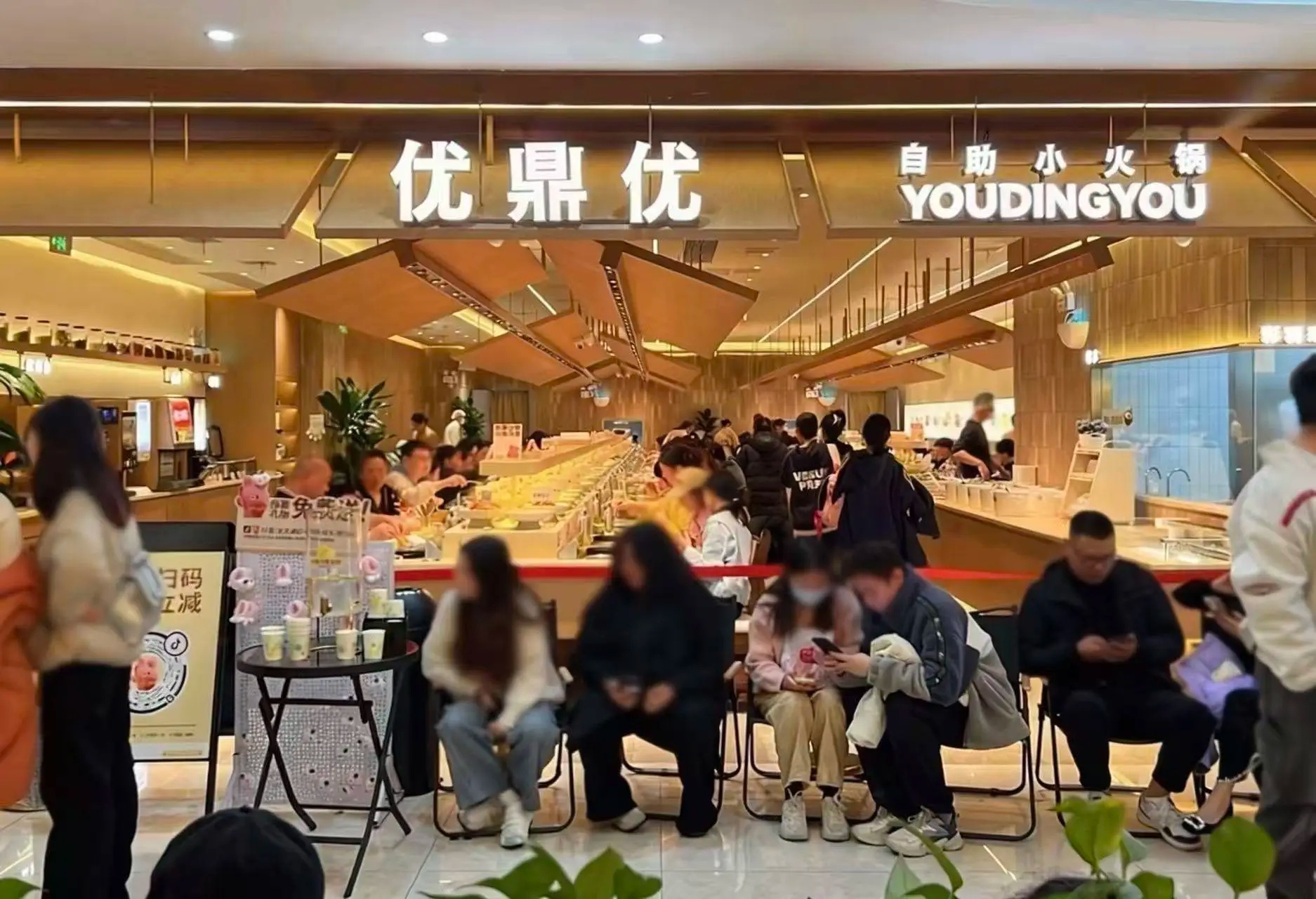 長(zhǎng)沙又出新王，日排隊(duì)超2000桌，海底撈旗下舉高高原班人馬再造一個(gè)小火鍋！