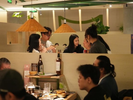 孟慧圓深夜打卡！單日狂賣(mài)6萬(wàn)、翻臺(tái)5輪，沸點(diǎn)計(jì)劃憑啥火出圈？